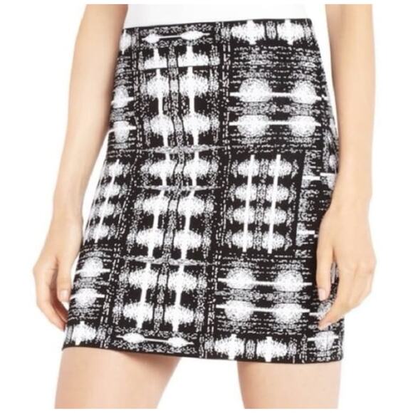 BCBGMaxAzria Black White Simone Texture Bandage Bodycon Mini Skirt S - Picture 1 of 6